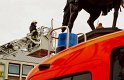 2 Denkmalkletterer hielten Feuerwehr und Polizei in Trapp Koeln Heumarkt P058